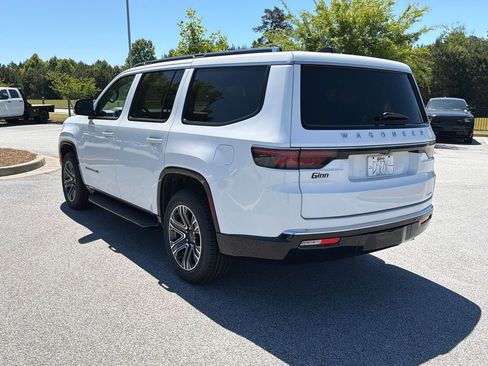 Used 2024 Jeep Wagoneer Series II w/ Flexible Seating Group RWD image 5