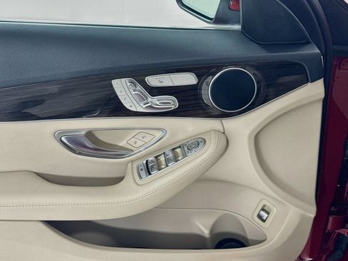 Used 2019 Mercedes-Benz C 300 Sedan image 18