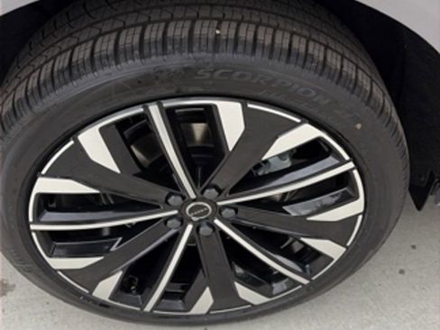 New 2026 Volvo XC60 B5 Ultra w/ Climate Package image 15