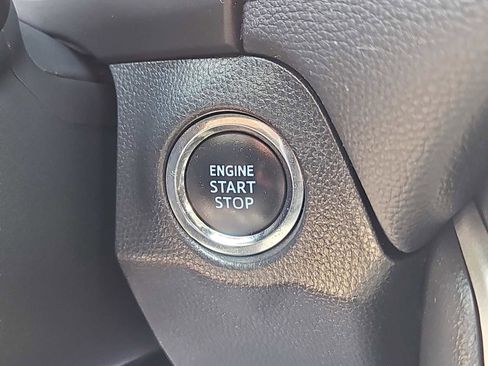 Used 2021 Toyota RAV4 XLE w/ Convenience Package AWD/4WD image 23