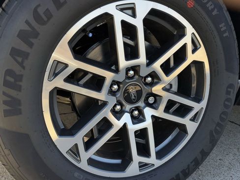 New 2025 Ford Expedition Active image 40