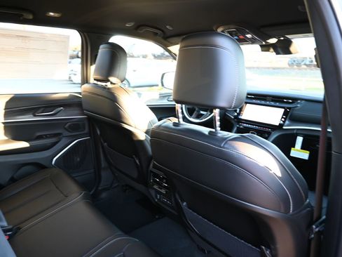 New 2026 Jeep Grand Cherokee Limited image 23