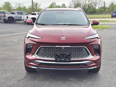 Used 2024 Buick Encore GX Avenir w/ Avenir Technology Package FWD image 8