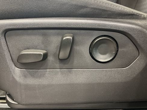 Used 2024 GMC Sierra 1500 SLE image 11