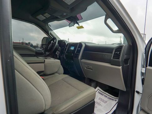 Used 2020 Ford F250 XL w/ Power Equipment Group image 23