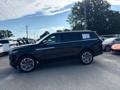 Used 2025 Lincoln Navigator Reserve AWD/4WD image 2