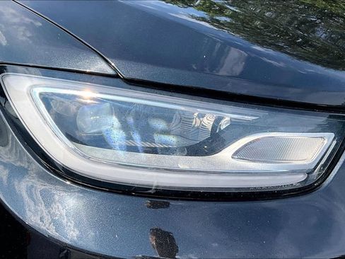 Used 2024 Chrysler Pacifica Premium FWD image 32