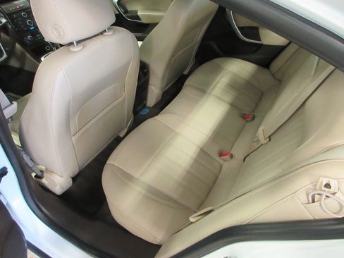 Used 2012 Buick Regal Leather image 17