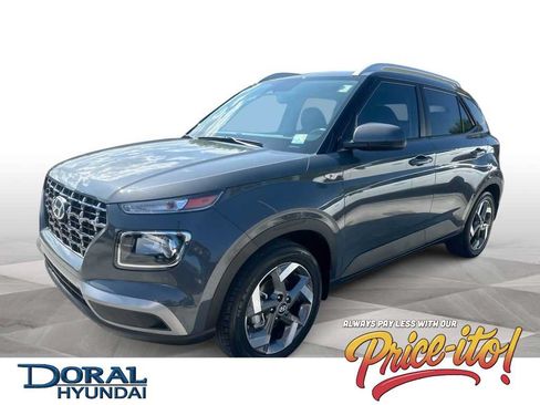 Used 2024 Hyundai Venue SEL FWD image 1
