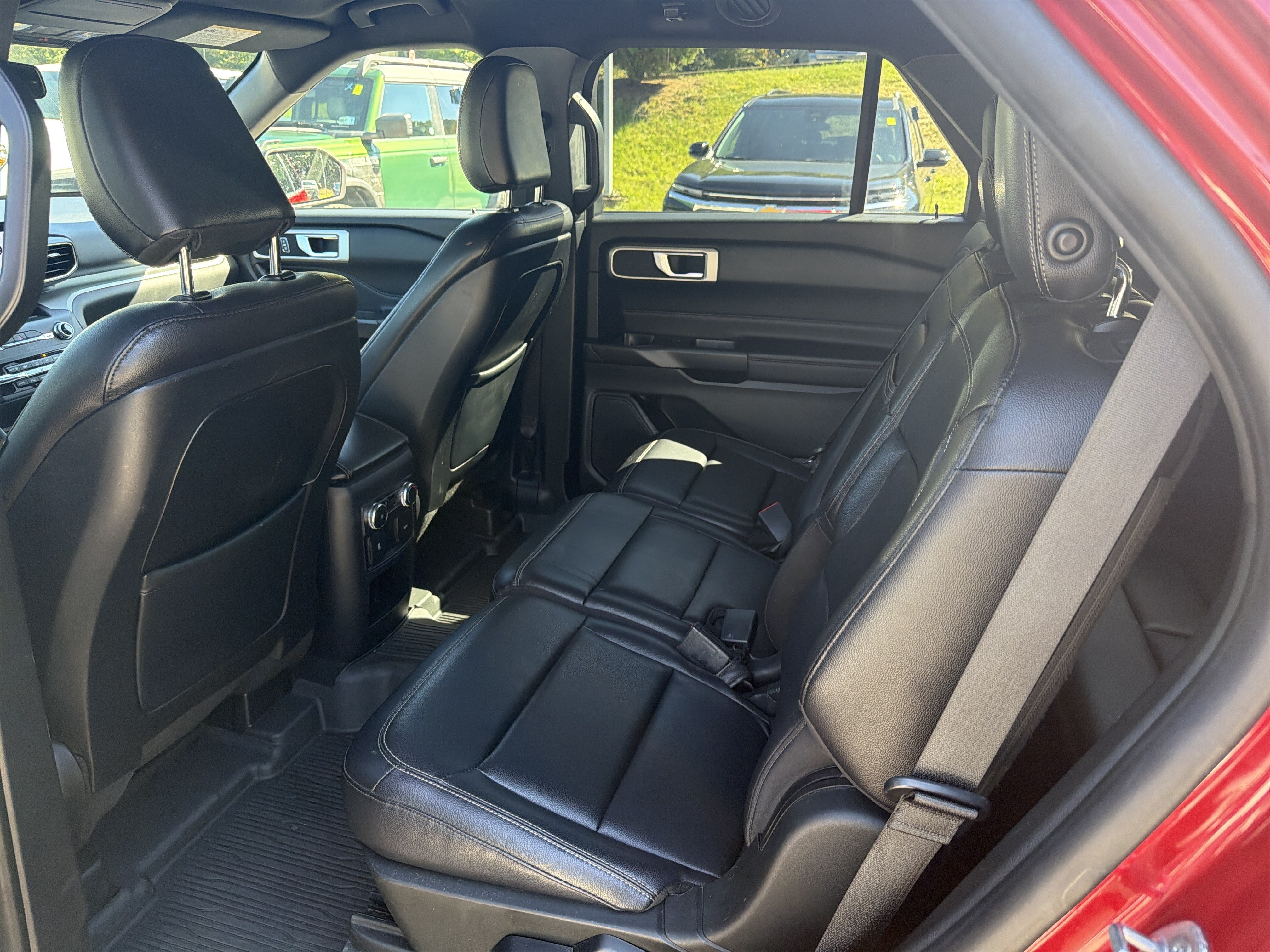 Used 2020 Ford Explorer XLT w/ Equipment Group 202A AWD/4WD image 19