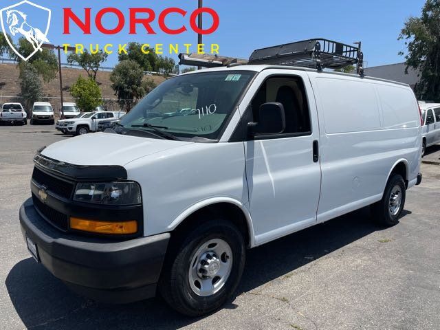 Used 2018 Chevrolet Express 2500 RWD image 2