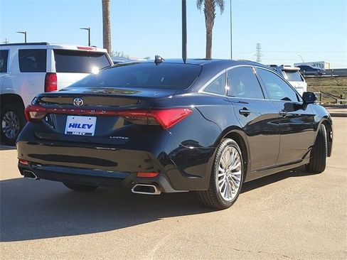Used 2020 Toyota Avalon Limited image 3