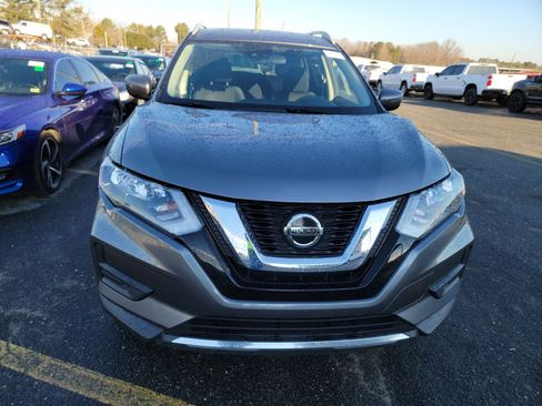Used 2019 Nissan Rogue SV image 2