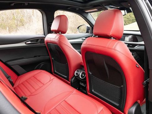 Used 2024 Alfa Romeo Stelvio Veloce image 59