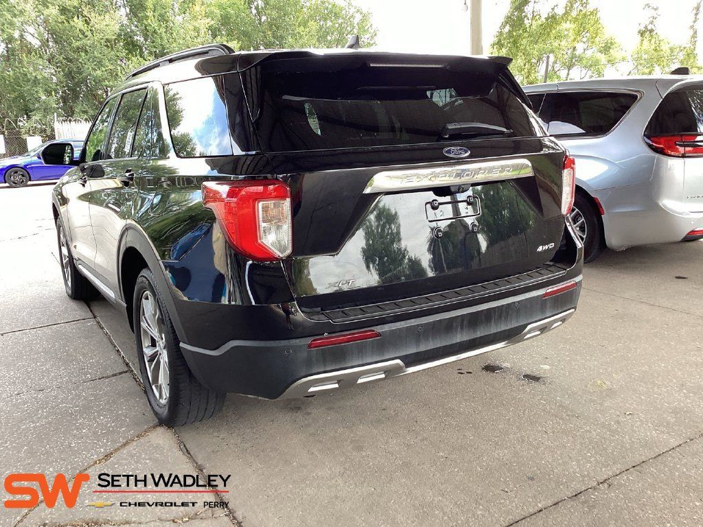 Used 2021 Ford Explorer XLT w/ Equipment Group 202A AWD/4WD image 2