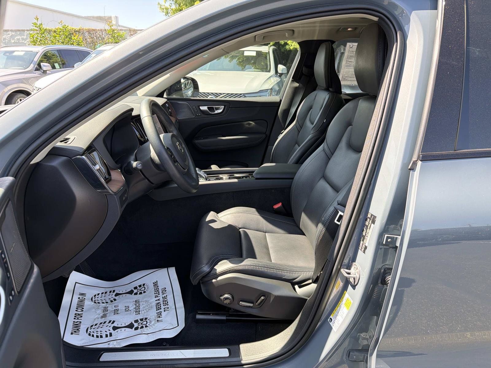 Certified 2023 Volvo XC60 T8 Ultimate w/ Protection Package Premier AWD/4WD image 17