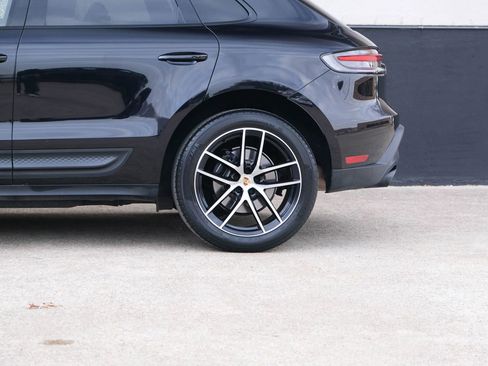 Used 2022 Porsche Macan w/ Premium Package Plus AWD/4WD image 10