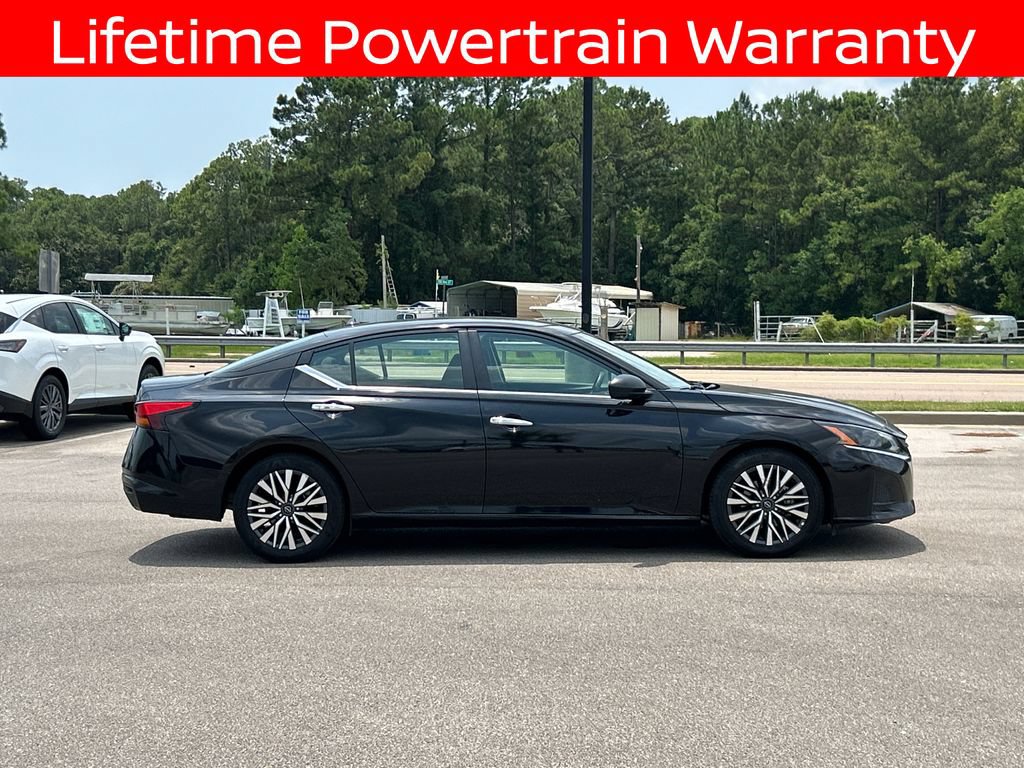 Used 2025 Nissan Altima 2.5 SV FWD image 8