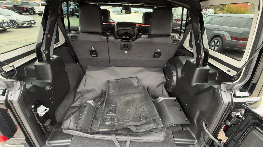 Used 2021 Jeep Wrangler Unlimited Rubicon w/ Dual Top Group AWD/4WD image 28