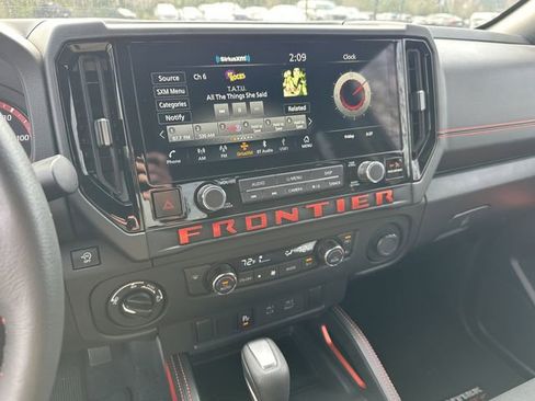 Certified 2025 Nissan Frontier PRO-4X image 29