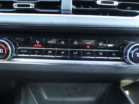 Used 2025 Chevrolet Equinox LT w/ Convenience Package II FWD image 16