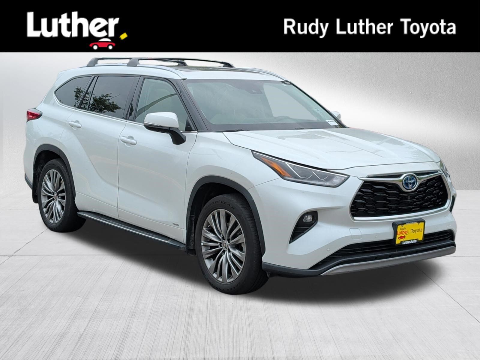 Used 2022 Toyota Highlander Platinum AWD/4WD image 1