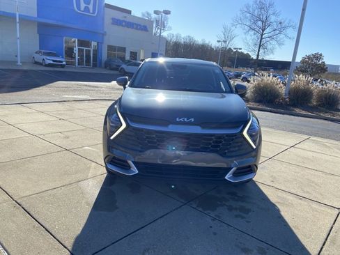 Used 2024 Kia Sportage LX image 3