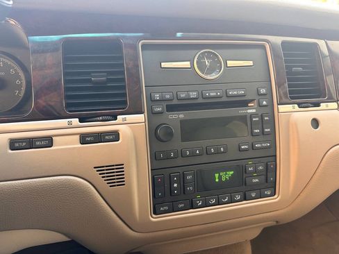 Used 2007 Lincoln Town Car Signature Limited RWD image 19