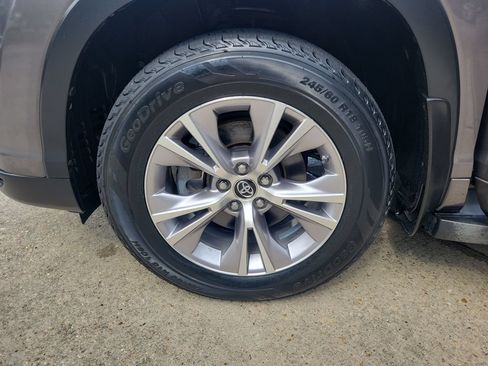 Used 2016 Toyota Highlander Plus FWD image 37