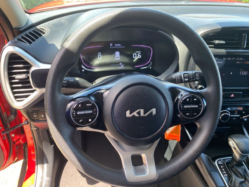 Used 2024 Kia Soul LX w/ Option Group 015 FWD image 14