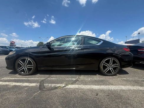 Used 2017 Honda Accord Touring image 1