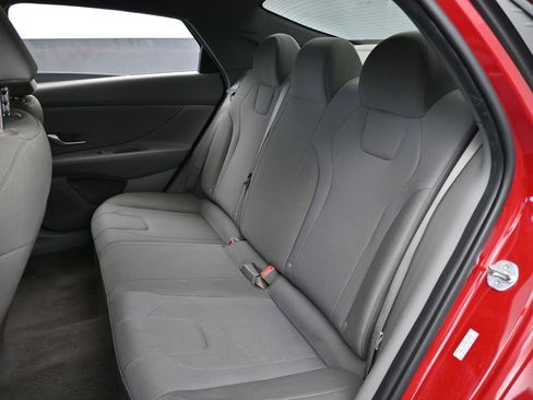 Used 2022 Hyundai Elantra SE w/ Cargo Package image 33