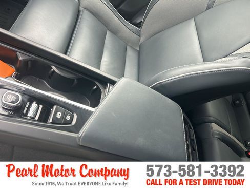 Used 2021 Volvo XC60 T5 R-Design AWD/4WD image 18