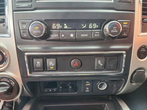 Used 2017 Nissan Titan PRO-4X AWD/4WD image 23