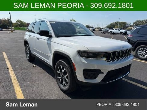 New 2027 Jeep Grand Cherokee Laredo AWD/4WD image 2