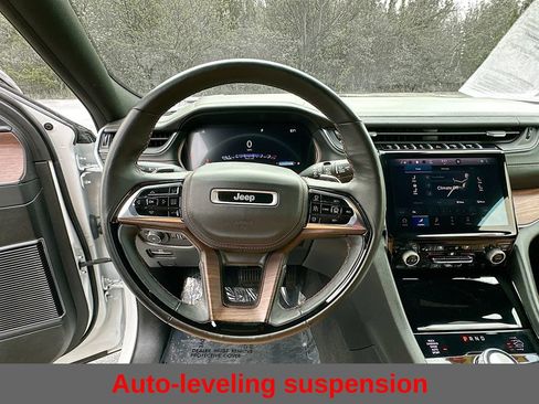 Used 2022 Jeep Grand Cherokee Summit AWD/4WD image 16