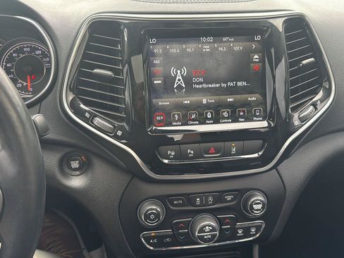 Used 2019 Jeep Cherokee Limited AWD/4WD image 13