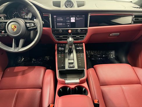 Certified 2026 Porsche Macan S AWD/4WD image 19