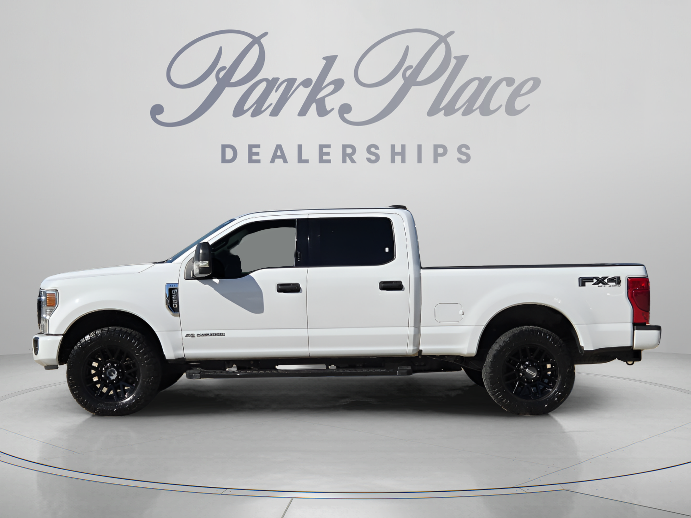 Used 2022 Ford F250 XLT w/ Black Appearance Package AWD/4WD image 2