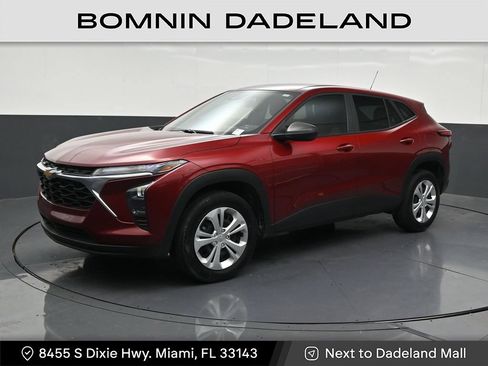 Used 2024 Chevrolet Trax LS FWD image 1