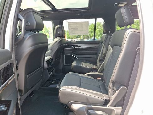 New 2026 Jeep Grand Wagoneer 4WD image 7