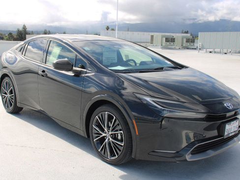 Used 2026 Toyota Prius XLE image 2