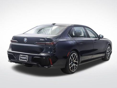 Used 2026 BMW 740i xDrive AWD/4WD image 5