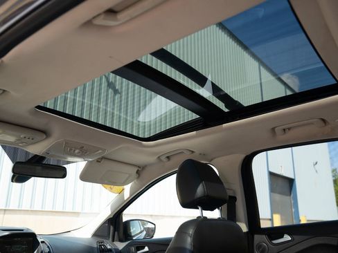 Used 2015 Ford Escape Titanium w/ Equipment Group 301A AWD/4WD image 28
