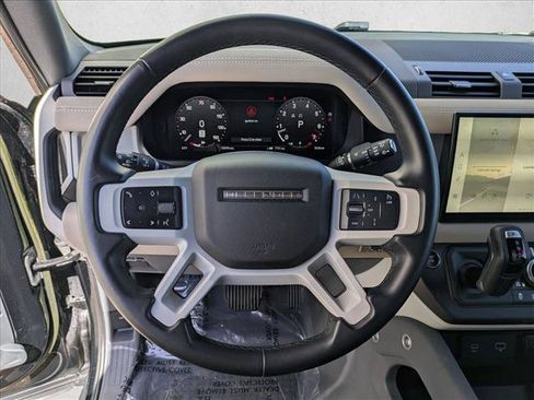 Used 2023 Land Rover Defender 130 X-Dynamic SE AWD/4WD image 11