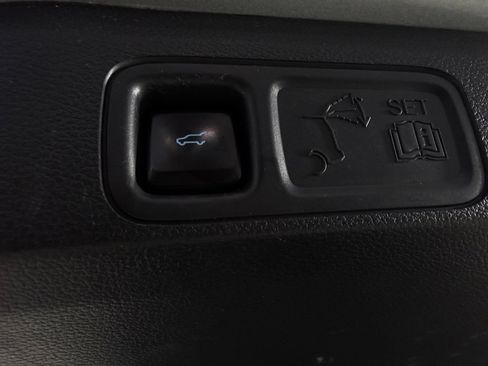 Used 2024 Ford Expedition XLT AWD/4WD image 30