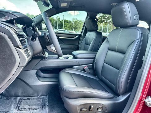 Used 2026 GMC Acadia Elevation w/ Elevation Premium Package FWD image 3