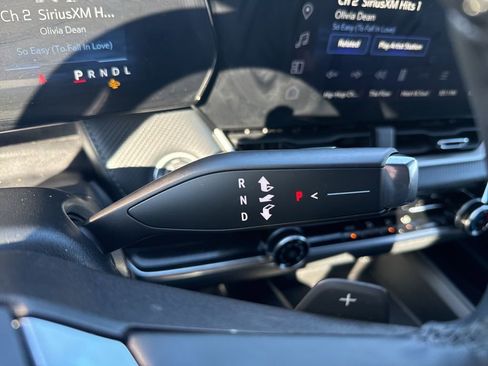 Used 2025 Chevrolet Equinox LT image 18