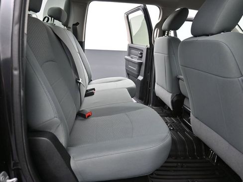 Used 2017 RAM 1500 Express RWD image 5