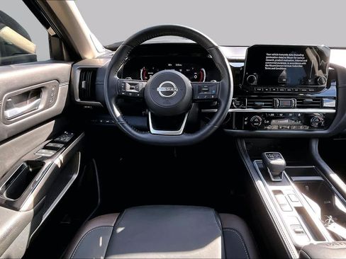 Certified 2025 Nissan Pathfinder Platinum FWD image 6